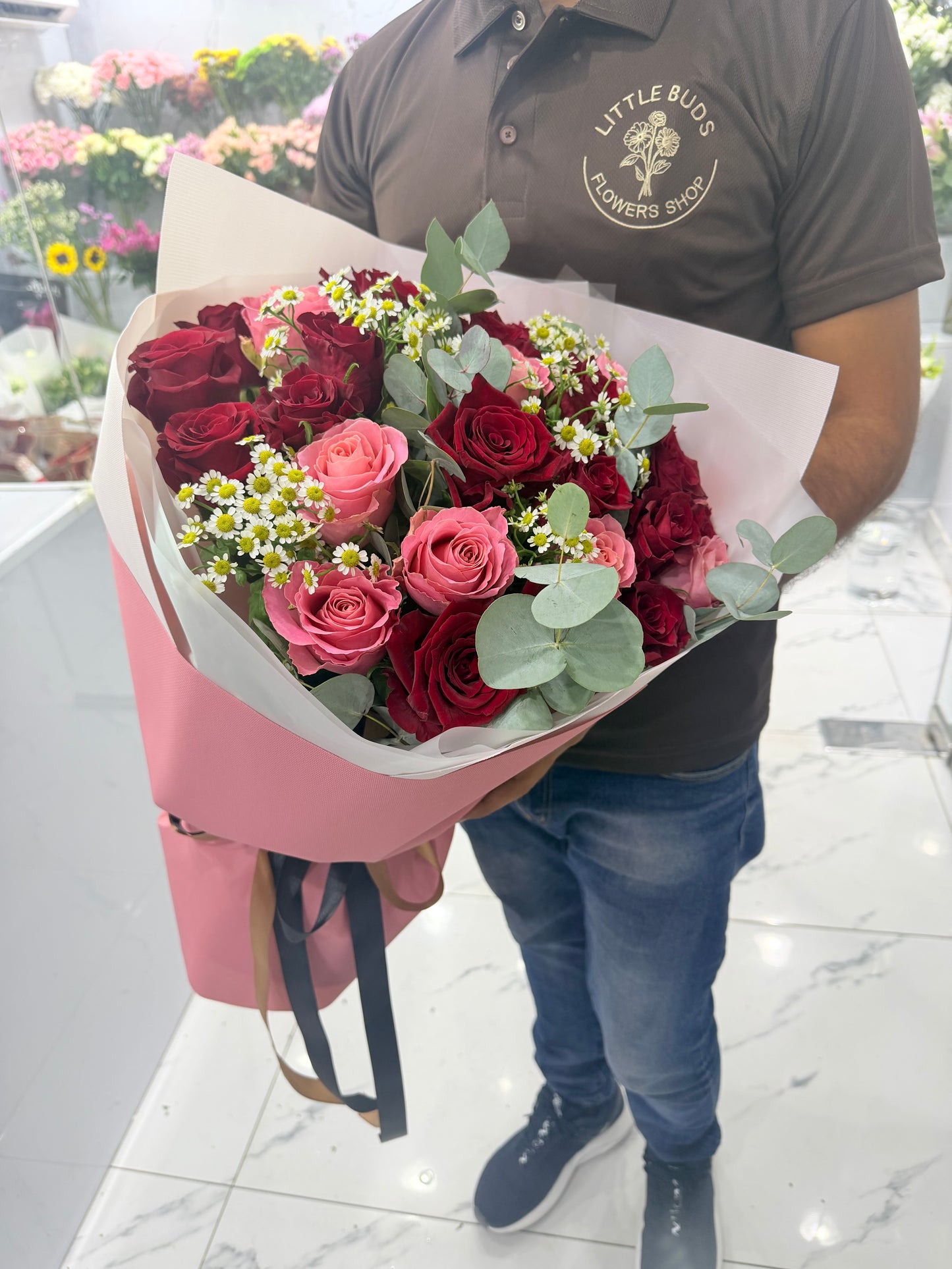 30 Red Pink Roses Bouquet